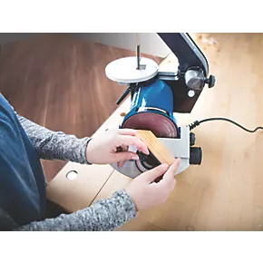 Scheppach BTS700 1" 250W Brushless Electric Belt & Disc Sander 230V | Powerful & Efficient Woodworking Tool 4 Scheppach BTS700 1" 250W Brushless Electric Belt & Disc Sander 230V | Powerful & Efficient Woodworking Tool - Image 4