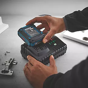 Erbauer EBFC12-Li 12V Li-Ion EXT Fast Charger | Compact & Efficient Power Tool Charger 2 Erbauer EBFC12-Li 12V Li-Ion EXT Fast Charger | Compact & Efficient Power Tool Charger - Image 2