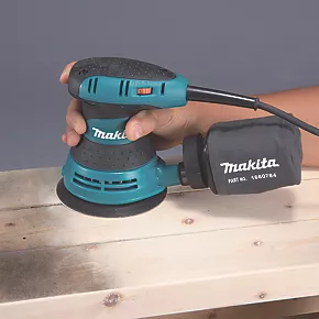 Makita BO5031/2 125mm Electric Random Orbit Sander 240V - High-Performance Sander for Smooth Finishes 2 Makita BO5031/2 125mm Electric Random Orbit Sander 240V - High-Performance Sander for Smooth Finishes - Image 2
